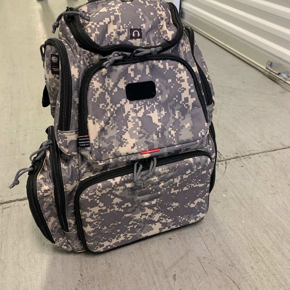 Backpack - Picture 3 of 6